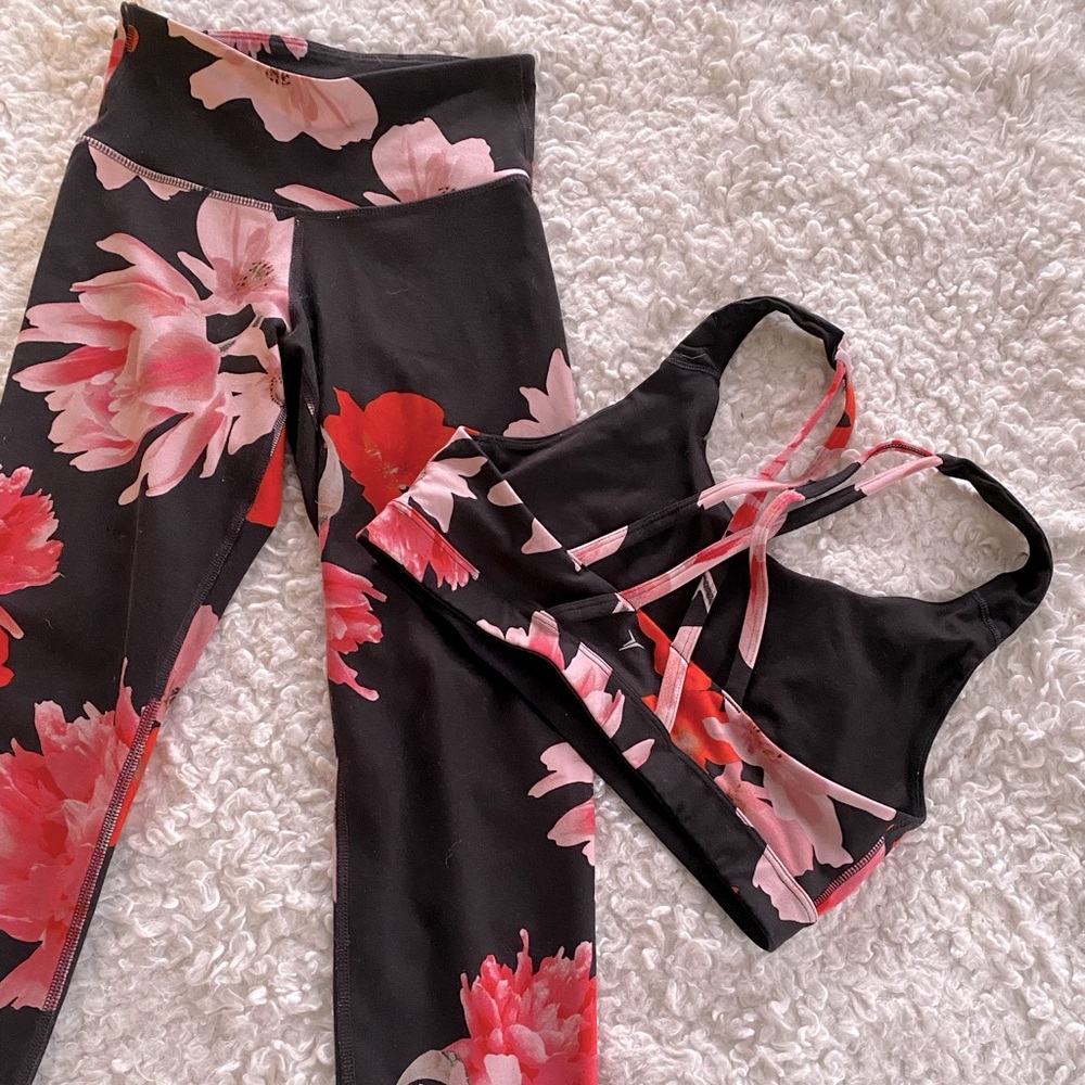 Matching floral workout set leggings sports bra